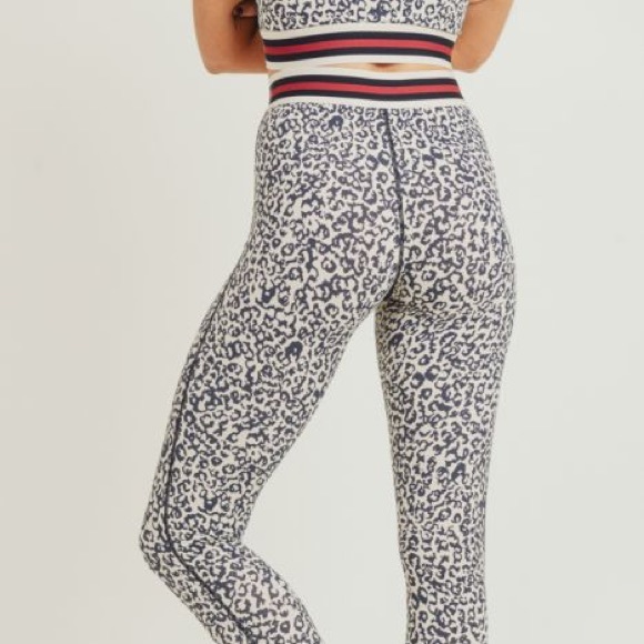 NWT ♥️ COMPLETE SET - Snow Leopard Bra & Leggings - Picture 9 of 12